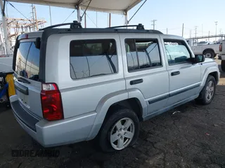 2006 Jeep Commander z VIN 1J8HH48K76C329934, wystawiony jako IAAI lot #41528939 z przebiegiem 180 006 mil mil oraz . Historia ofert i sprzedaży dostępna na DreamBid. Obrazek 4.