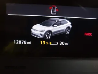 2023 Volkswagen ID.4 Pro z VIN 1V2DNPE84PC038042, wystawiony jako IAAI lot #41446269 z przebiegiem 12 878 mil mil oraz . Historia ofert i sprzedaży dostępna na DreamBid. Obrazek 7.