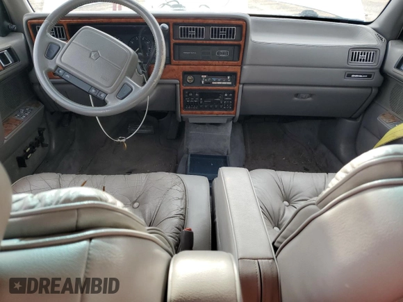 1994 Chrysler LeBaron z VIN 3C3AA563XRT225465, wystawiony jako Copart lot #78666144 z przebiegiem 87 254 mil mil oraz Tytuł czysty. Historia ofert i sprzedaży dostępna na DreamBid. Obrazek 8.
