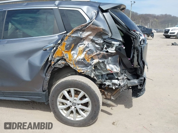 2018 Nissan Rogue SV z VIN KNMAT2MV7JP557753, wystawiony jako IAAI lot #41999721 z przebiegiem 45 130 mil mil oraz . Historia ofert i sprzedaży dostępna na DreamBid. Obrazek 6.