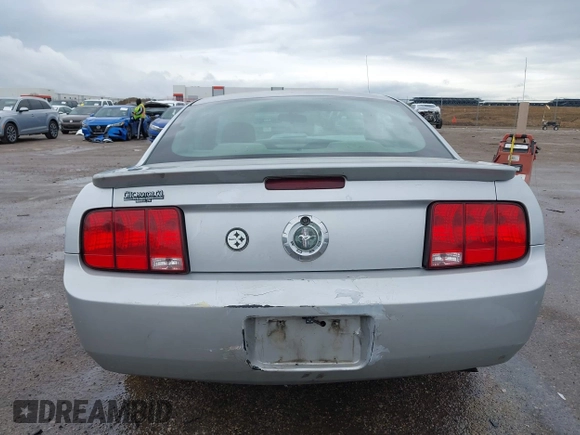 2007 Ford Mustang Deluxe with VIN 1ZVFT80N575245396, listed as a IAAI auction lot 41889599 with 319,148 mi miles. Bid and sale history available at carsss.com. Image 17.