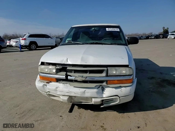2000 Chevrolet S-10 LS with VIN 1GCCS14W8YK222863, listed as a Copart auction lot 87249414 with 217,295 mi miles and Salvage Title. Bid and sale history available at carsss.com. Image 11.
