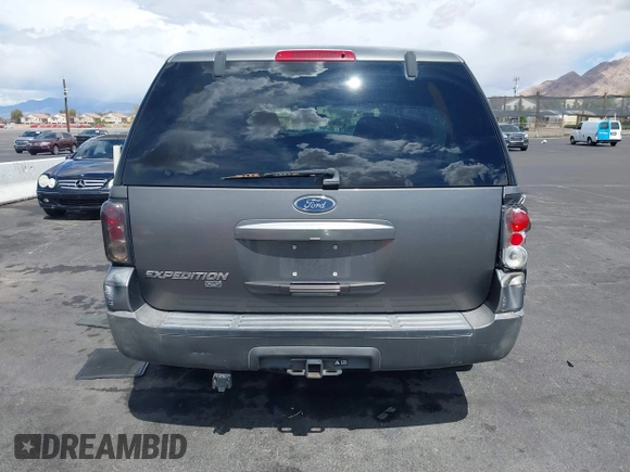 2004 Ford Expedition Special Service with VIN 1FMRU15WX4LB52060, listed as a IAAI auction lot 41963092 with 202,622 mi miles. Bid and sale history available at carsss.com. Image 13.