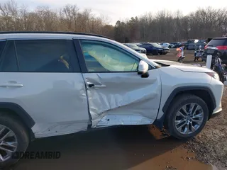 2021 Toyota RAV4 XLE Premium z VIN 2T3A1RFV2MW217009, wystawiony jako IAAI lot #41526066 z przebiegiem 36 619 mil mil oraz . Historia ofert i sprzedaży dostępna na DreamBid. Obrazek 18.