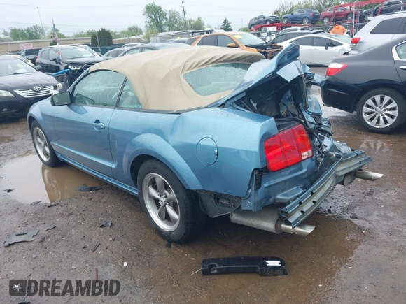 2005 Ford Mustang Deluxe z VIN 1ZVFT84N655195289, wystawiony jako IAAI lot #42182596 z przebiegiem 84 205 mil mil oraz . Historia ofert i sprzedaży dostępna na DreamBid. Obrazek 3.