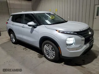 2024 Mitsubishi Outlander ES with VIN JA4J3UA80RZ016368, listed as a Copart auction lot 53973445 with 32,832 mi miles and Clean Title. Bid and sale history available at carsss.com. Image 4.