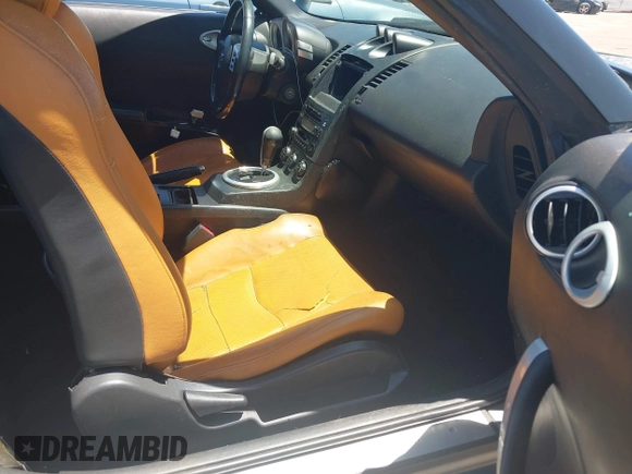 2004 Nissan 350Z Enthusiast z VIN JN1AZ34D74T164233, wystawiony jako IAAI lot #42509421 z przebiegiem 90 780 mil mil oraz . Historia ofert i sprzedaży dostępna na DreamBid. Obrazek 5.