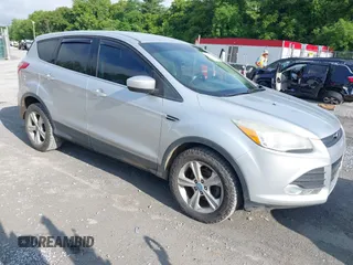 2013 Ford Escape SE z VIN 1FMCU0GX5DUC72347, wystawiony jako IAAI lot #42370050 z przebiegiem 167 212 mil mil oraz . Historia ofert i sprzedaży dostępna na DreamBid. Obrazek 1.