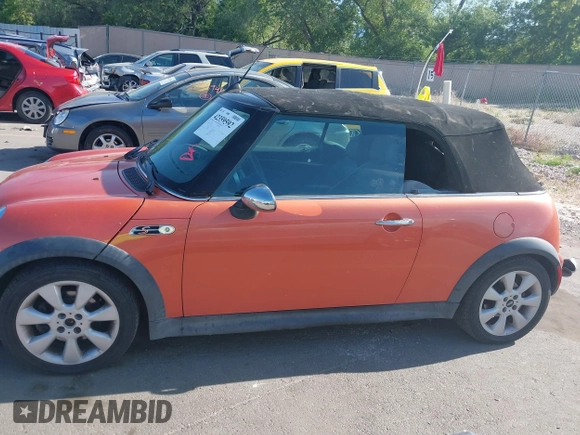 2005 MINI Convertible S z VIN WMWRH33525TF83816, wystawiony jako IAAI lot #42359592 z przebiegiem 137 013 mil mil oraz . Historia ofert i sprzedaży dostępna na DreamBid. Obrazek 14.