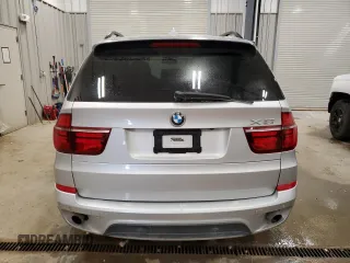 2013 BMW X5 xDrive35i z VIN 5UXZV4C5XD0B23352, wystawiony jako Copart lot #57481655 z przebiegiem 126 891 mil mil oraz Szkody całkowita. Historia ofert i sprzedaży dostępna na DreamBid. Obrazek 6.