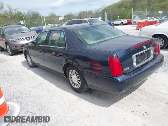 2004 Cadillac DeVille DHS z VIN 1G6KE54Y64U110060, wystawiony jako IAAI lot #42133610 z przebiegiem 68 677 mil mil oraz . Historia ofert i sprzedaży dostępna na DreamBid. Obrazek 3.