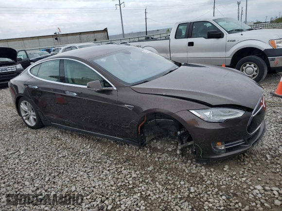 2014 Tesla Model S 60 with VIN 5YJSA1H19EFP51003, listed as a Copart auction lot 52164335 with 105,926 mi miles and Salvage Title. Bid and sale history available at DreamBid. Image 4.