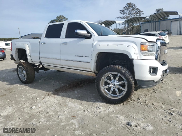 2017 GMC Sierra 2500HD Denali with VIN 1GT12UEGXHF169804, listed as a Copart auction lot 43223325 with 121,469 mi miles and Salvage Title. Bid and sale history available at carsss.com. Image 4.
