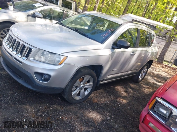 2011 Jeep Compass with VIN 1J4NT1FA1BD260206, listed as a IAAI auction lot 41917357 with 156,168 mi miles. Bid and sale history available at carsss.com. Image 2.