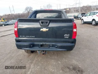 2007 Chevrolet Avalanche 3LT z VIN 3GNFK12337G114301, wystawiony jako IAAI lot #41608771 z przebiegiem Nie podano mil oraz . Historia ofert i sprzedaży dostępna na DreamBid. Obrazek 17.