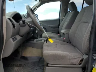 2016 Nissan Frontier Desert Runner z VIN 1N6AD0ER1GN743731, wystawiony jako Copart lot #46523325 z przebiegiem 100 046 mil mil oraz Szkoda całkowita • Salvage title. Historia ofert i sprzedaży dostępna na DreamBid. Obrazek 7.