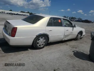 2004 Cadillac DeVille z VIN 1G6KD54Y44U226800, wystawiony jako Copart lot #61298895 z przebiegiem 108 211 mil mil oraz Szkoda całkowita • Salvage title. Historia ofert i sprzedaży dostępna na DreamBid. Obrazek 3.