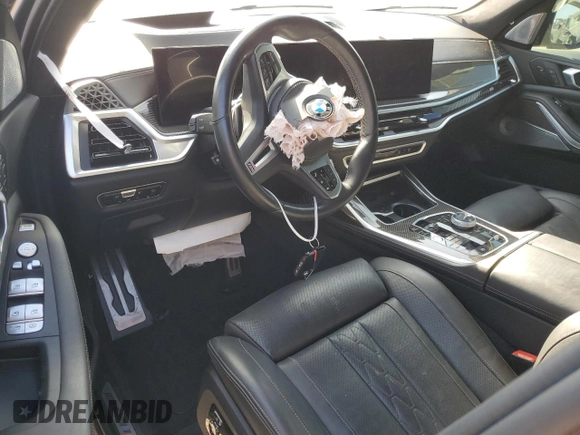 2023 BMW X7 M60i z VIN 5UX33EM0XP9N45266, wystawiony jako Copart lot #68922574 z przebiegiem Nie podano mil oraz Szkody całkowita. Historia ofert i sprzedaży dostępna na DreamBid. Obrazek 8.