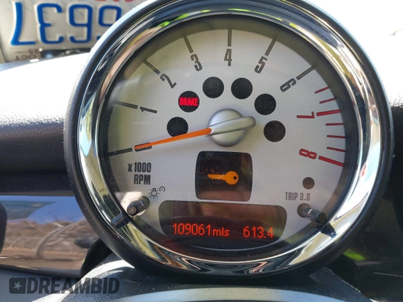 2011 MINI Hardtop with VIN WMWSU3C50BT098662, listed as a IAAI auction lot 41820600 with 109,061 mi miles and . Bid and sale history available at DreamBid. Image 15.