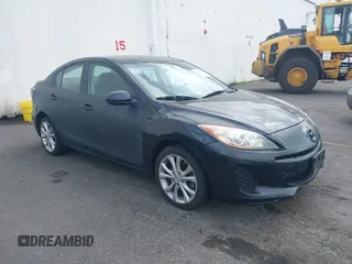 2011 Mazda 3 S Sport z VIN JM1BL1U53B1428413, wystawiony jako IAAI lot #42564575 z przebiegiem 137 766 mil mil oraz . Historia ofert i sprzedaży dostępna na DreamBid. Obrazek 1.