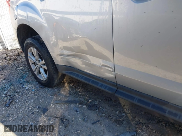 2013 Chevrolet Equinox LT with VIN 2GNFLDE34D6371470, listed as a IAAI auction lot 41582765 with 204,596 mi miles and . Bid and sale history available at DreamBid. Image 19.