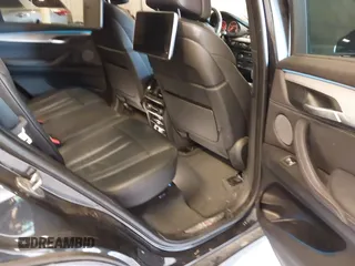 2018 BMW X5 xDrive35i z VIN 5UXKR0C5XJL075843, wystawiony jako IAAI lot #42146417 z przebiegiem 103 121 mil mil oraz . Historia ofert i sprzedaży dostępna na DreamBid. Obrazek 8.