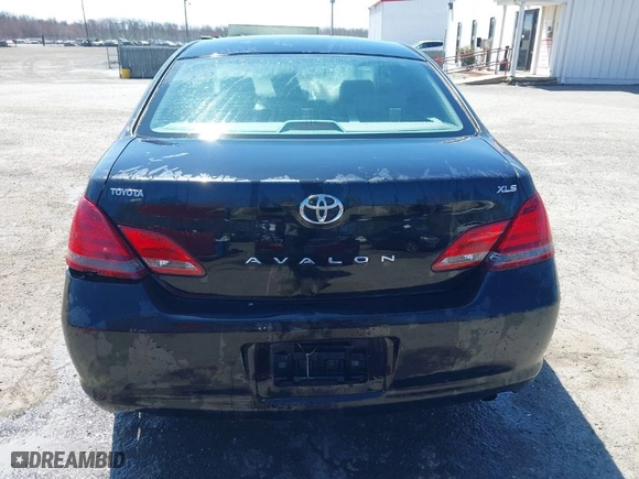 2008 Toyota Avalon XL with VIN 4T1BK36B98U307776, listed as a IAAI auction lot 39482831 with 168,618 mi miles. Bid and sale history available at carsss.com. Image 17.