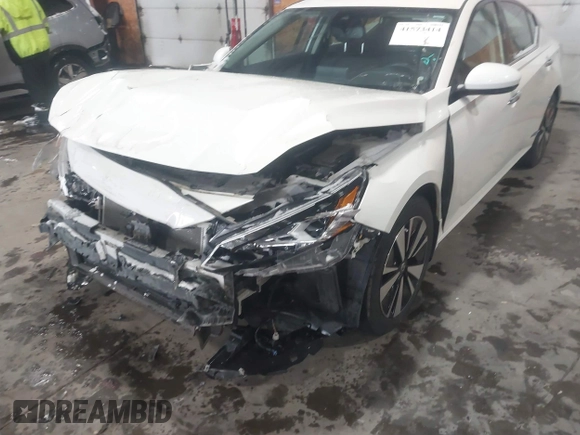 2019 Nissan Altima 2.5 SV with VIN 1N4BL4DV2KC146808, listed as a IAAI auction lot 41573414 with 52,213 mi miles. Bid and sale history available at carsss.com. Image 6.