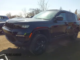 2024 Jeep Grand Cherokee Limited z VIN 1C4RJHBG2R8601244, wystawiony jako IAAI lot #41854002 z przebiegiem 10 606 mil mil oraz . Historia ofert i sprzedaży dostępna na DreamBid. Obrazek 2.