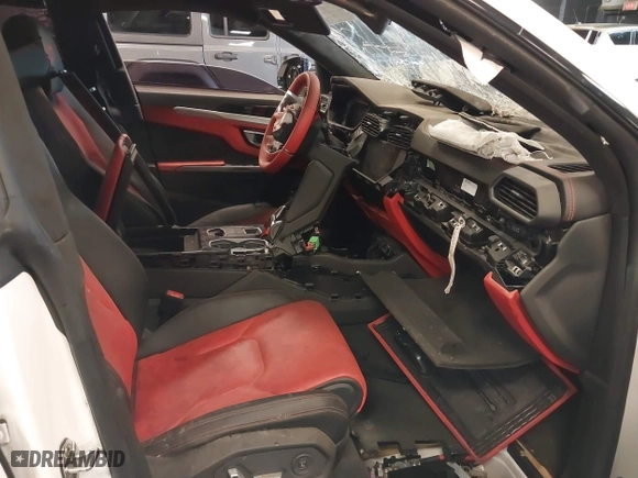 2019 Lamborghini Urus with VIN ZPBUA1ZL2KLA02084, listed as a IAAI auction lot 41953004 with 9,279 mi miles. Bid and sale history available at carsss.com. Image 5.