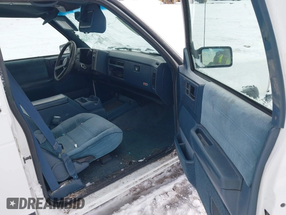 1993 Chevrolet Blazer with VIN 1GNDT13W3P2214338, listed as a IAAI auction lot 41511324 with 175,816 mi miles and . Bid and sale history available at DreamBid. Image 5.