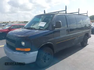 2007 Chevrolet City Express Cargo z VIN 1GAGG25U271167295, wystawiony jako IAAI lot #42448018 z przebiegiem 216 373 mil mil oraz . Historia ofert i sprzedaży dostępna na DreamBid. Obrazek 2.