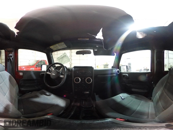 2008 Jeep Wrangler Unlimited Sahara z VIN 1J4GA59178L514002, wystawiony jako IAAI lot #41949717 z przebiegiem Nie podano mil oraz . Historia ofert i sprzedaży dostępna na DreamBid. Obrazek 18.