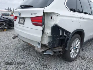 2016 BMW X5 xDrive40e z VIN 5UXKT0C55G0S77047, wystawiony jako IAAI lot #42224623 z przebiegiem 102 611 mil mil oraz . Historia ofert i sprzedaży dostępna na DreamBid. Obrazek 6.