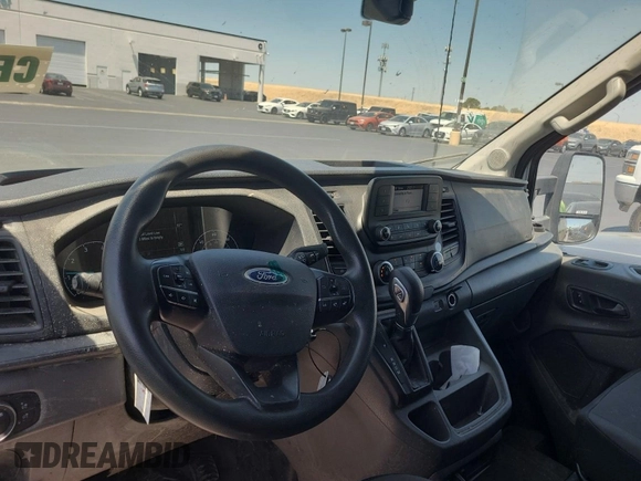 2020 Ford Transit Cargo z VIN 1FTBR1XG3LKB79165, wystawiony jako IAAI lot #42763042 z przebiegiem 140 992 mil mil oraz . Historia ofert i sprzedaży dostępna na DreamBid. Obrazek 44.