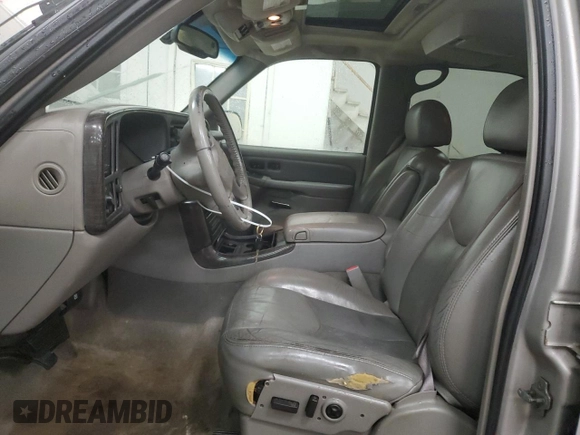 2005 GMC Yukon Denali z VIN 1GKEK63U45J222600, wystawiony jako Copart lot #51329775 z przebiegiem 287 293 mil mil oraz Czysty tytuł • Clean title. Historia ofert i sprzedaży dostępna na DreamBid. Obrazek 7.