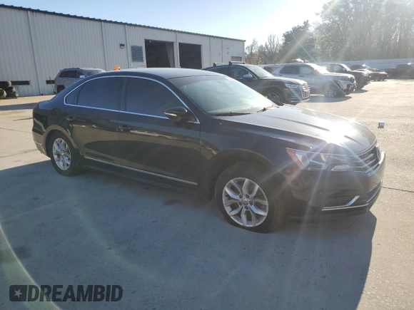 2017 Volkswagen Passat S z VIN 1VWAT7A35HC005604, wystawiony jako Copart lot #49499095 z przebiegiem 124 618 mil mil oraz Szkoda całkowita • Salvage title. Historia ofert i sprzedaży dostępna na DreamBid. Obrazek 4.