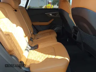 2024 Audi RS Q8 z VIN WU1ARBF15RD005841, wystawiony jako IAAI lot #42187837 z przebiegiem 8 379 mil mil oraz . Historia ofert i sprzedaży dostępna na DreamBid. Obrazek 8.