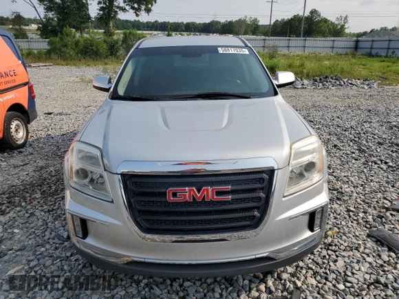2017 GMC Terrain SLE z VIN 2GKALNEK3H6204575, wystawiony jako Copart lot #58817035 z przebiegiem 81 110 mil mil oraz Czysty tytuł • Clean title. Historia ofert i sprzedaży dostępna na DreamBid. Obrazek 5.
