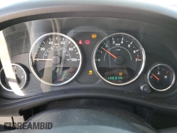 2014 Jeep Wrangler Unlimited Sahara z VIN 1C4BJWEG8EL188271, wystawiony jako Copart lot #59972535 z przebiegiem 130 314 mil mil oraz Szkoda całkowita • Salvage title. Historia ofert i sprzedaży dostępna na DreamBid. Obrazek 9.