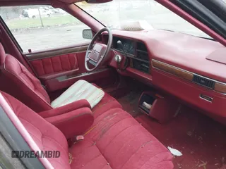 1992 Dodge Dynasty LE z VIN 1B3XC56R0ND750136, wystawiony jako IAAI lot #41955511 z przebiegiem 144 248 mil mil oraz . Historia ofert i sprzedaży dostępna na DreamBid. Obrazek 5.