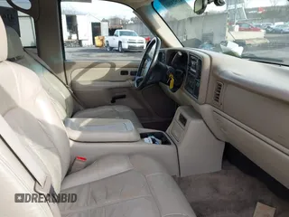 2001 Chevrolet Tahoe LT with VIN 1GNEK13TX1J281979, listed as a IAAI auction lot 41623086 with 297,509 mi miles. Bid and sale history available at carsss.com. Image 5.