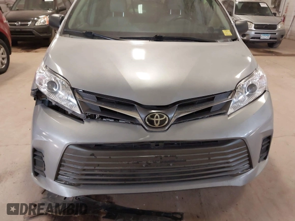 2018 Toyota Sienna XLE Auto Access Seat with VIN 5TDYZ3DC7JS916106, listed as a IAAI auction lot 42054782 with 274,474 mi miles. Bid and sale history available at carsss.com. Image 12.