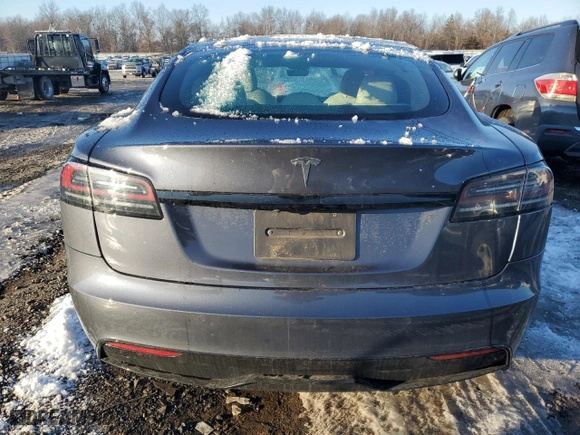 2022 Tesla Model S with VIN 5YJSA1E59NF486526, listed as a Copart auction lot 42167695 with 0 mi miles and Salvage Title. Bid and sale history available at carsss.com. Image 6.