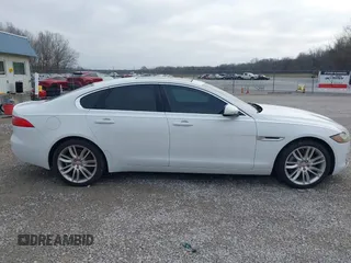 2016 Jaguar XF 35t Prestige with VIN SAJBE4BVXGCY10577, listed as a IAAI auction lot 41515540 with 60,862 mi miles. Bid and sale history available at carsss.com. Image 13.