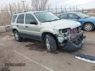 2003 Ford Escape XLT Popular 2 with VIN 1FMYU93183KB80977, listed as a IAAI auction lot 41657209 with 1 mi miles. Bid and sale history available at carsss.com. Image 1.