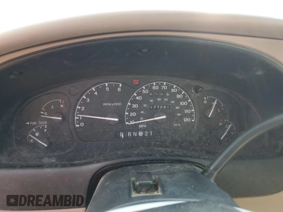 1998 Ford Explorer XLT z VIN 1FMZU32E0WUB20397, wystawiony jako Copart lot #44365985 z przebiegiem 177 291 mil mil oraz Tytuł czysty. Historia ofert i sprzedaży dostępna na DreamBid. Obrazek 9.