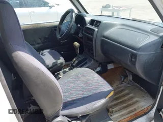 1996 Chevrolet Tracker z VIN 2CNBE1862T6948982, wystawiony jako IAAI lot #42719225 z przebiegiem 257 760 mil mil oraz . Historia ofert i sprzedaży dostępna na DreamBid. Obrazek 5.