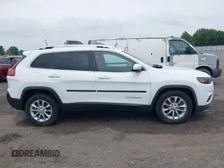 2019 Jeep Cherokee Latitude z VIN 1C4PJLCB8KD145129, wystawiony jako IAAI lot #42291722 z przebiegiem 89 155 mil mil oraz . Historia ofert i sprzedaży dostępna na DreamBid. Obrazek 13.