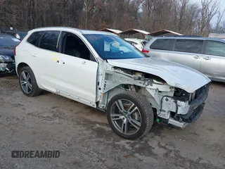 2021 Volvo XC60 Momentum z VIN YV4102DK3M1700720, wystawiony jako IAAI lot #41087871 z przebiegiem 39 385 mil mil oraz . Historia ofert i sprzedaży dostępna na DreamBid. Obrazek 1.